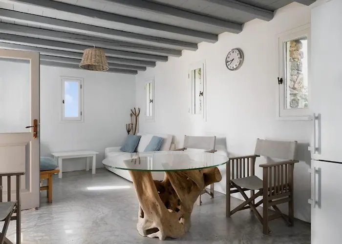 Koukios Cell * Serifos Town